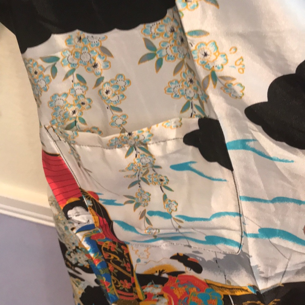 Silk Japanese print Robe. 👘👘👘 - Picture 7 of 7